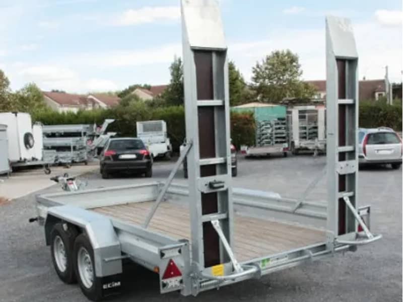 002_Remorque_plateau_permis_be_Location_grue_remorque_nacelle_machine_Pierre_Debyttere_Transport_Celles_location_machines_engins_Tournai_Frasnes_Mons_Mouscron