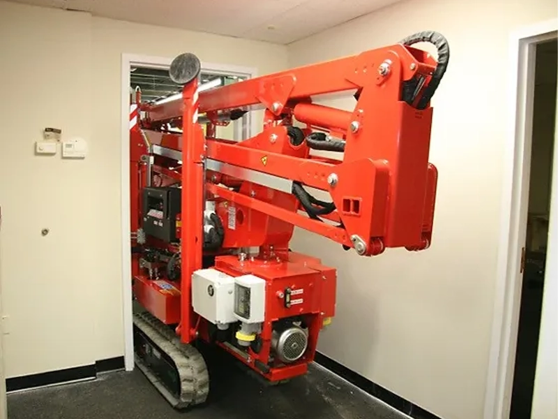 001_CMC_S15_15M_chenille_Location_grue_remorque_nacelle_machine_Pierre_Debyttere_Transport_Celles_location_machines_engins_Tournai_Frasnes_Mons_Mouscron